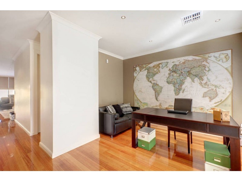 23 Broadway, Caroline Springs VIC 3023