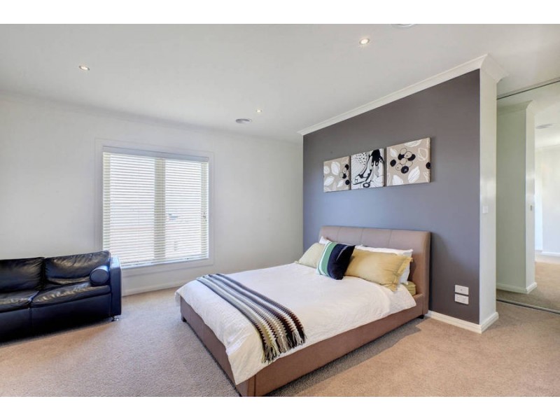 23 Broadway, Caroline Springs VIC 3023