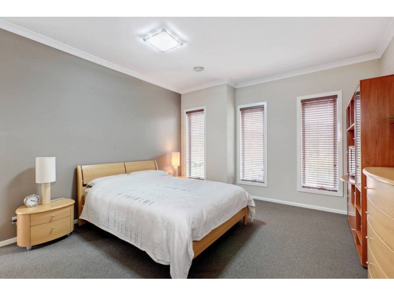 6 Briar Valley Rise, Caroline Springs VIC 3023