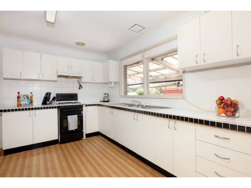 8 Allandale Drive, Deer Park VIC 3023