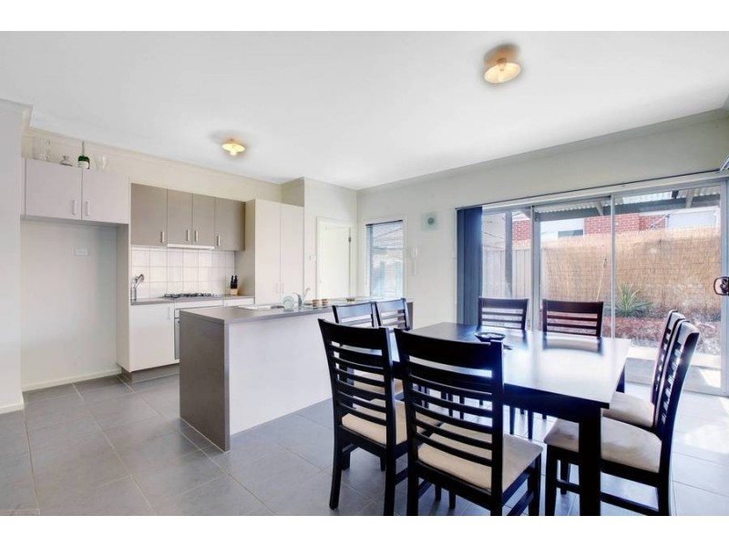 8 Bunyip Walk, Caroline Springs VIC 3023
