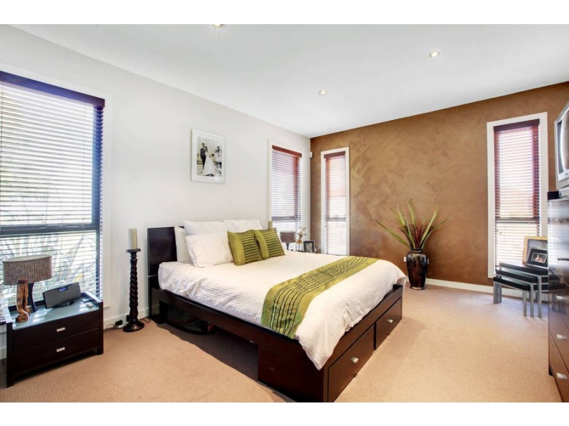 3 Gill Place, Caroline Springs VIC 3023