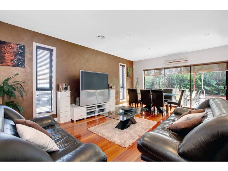 3 Gill Place, Caroline Springs VIC 3023