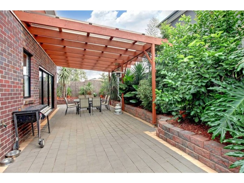 3 Gill Place, Caroline Springs VIC 3023