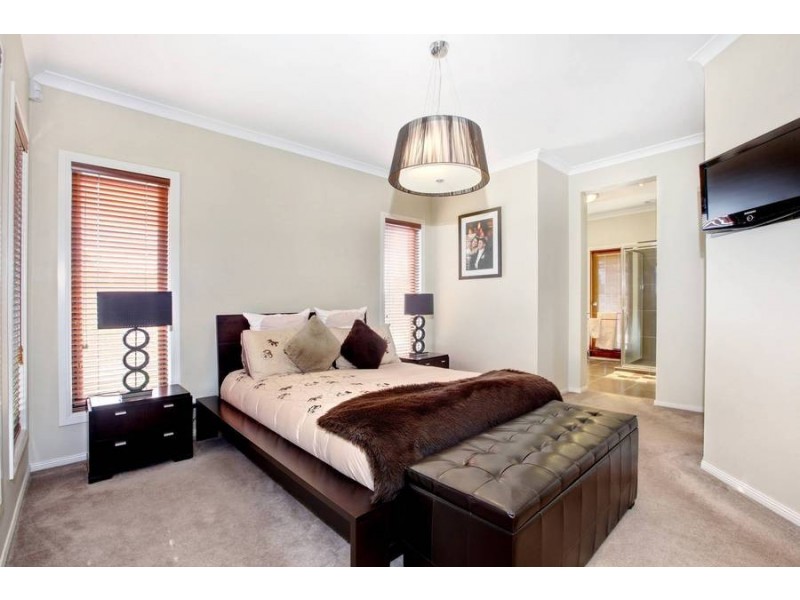 37 Lawson Way, Caroline Springs VIC 3023