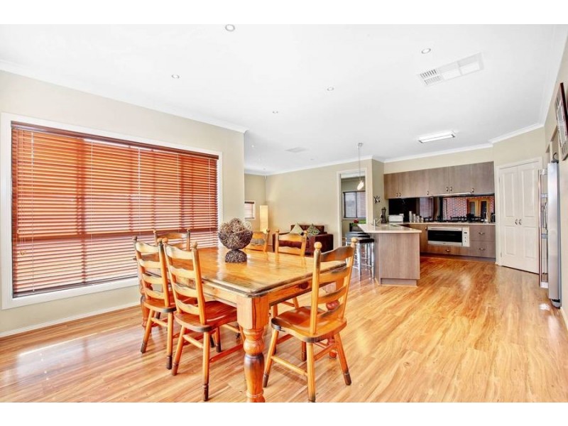 37 Lawson Way, Caroline Springs VIC 3023