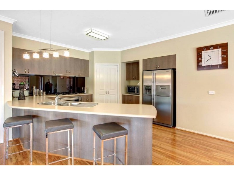 37 Lawson Way, Caroline Springs VIC 3023