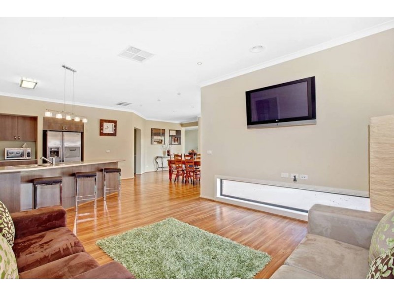 37 Lawson Way, Caroline Springs VIC 3023