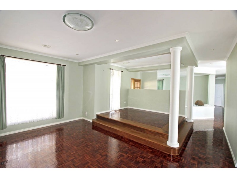 4 Elphinstone Way, Caroline Springs VIC 3023