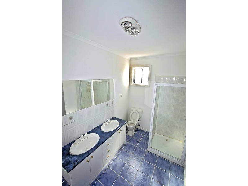 4 Elphinstone Way, Caroline Springs VIC 3023