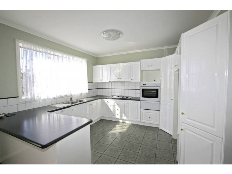 4 Elphinstone Way, Caroline Springs VIC 3023