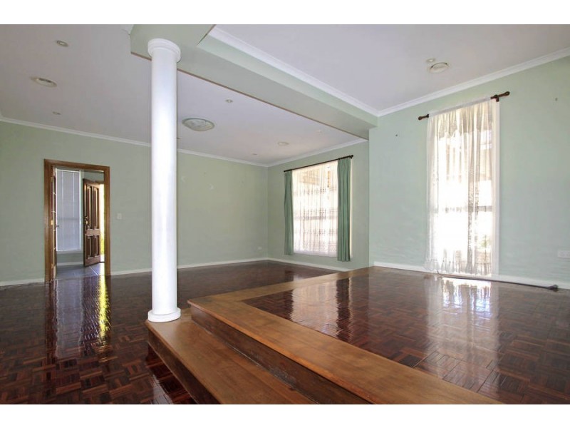 4 Elphinstone Way, Caroline Springs VIC 3023