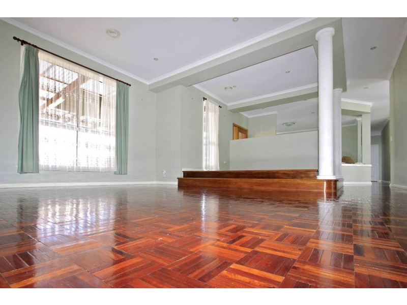 4 Elphinstone Way, Caroline Springs VIC 3023