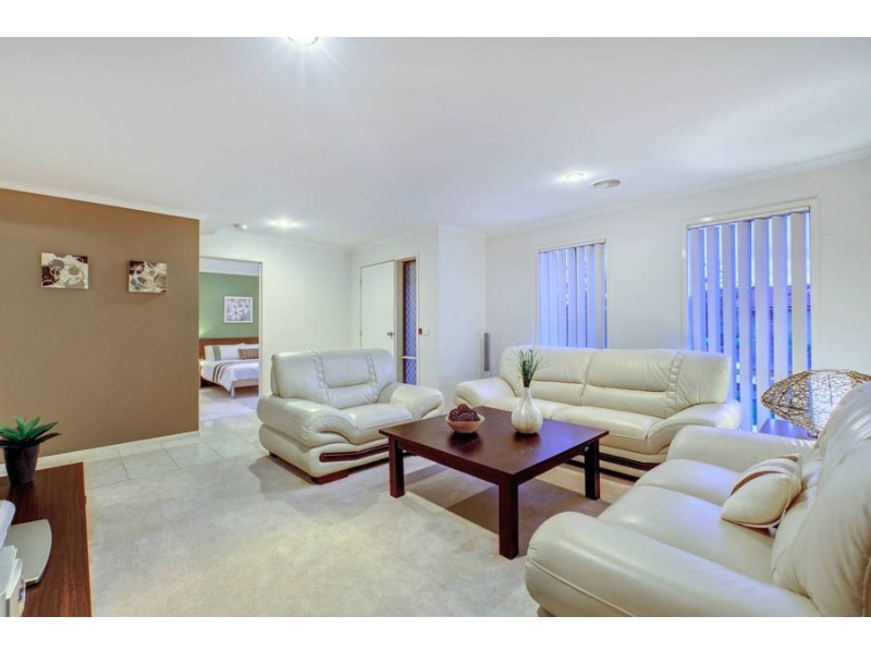 24 Strickland Crescent, Burnside VIC 3023