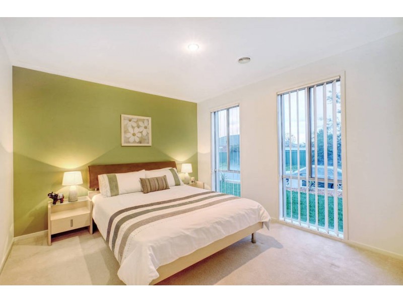 24 Strickland Crescent, Burnside VIC 3023