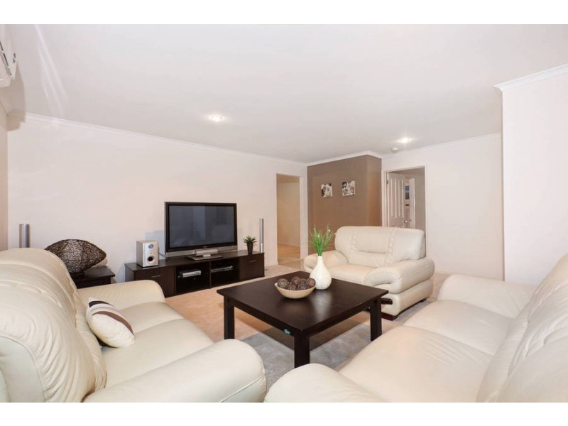 24 Strickland Crescent, Burnside VIC 3023