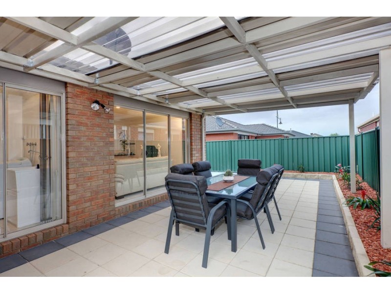 24 Strickland Crescent, Burnside VIC 3023