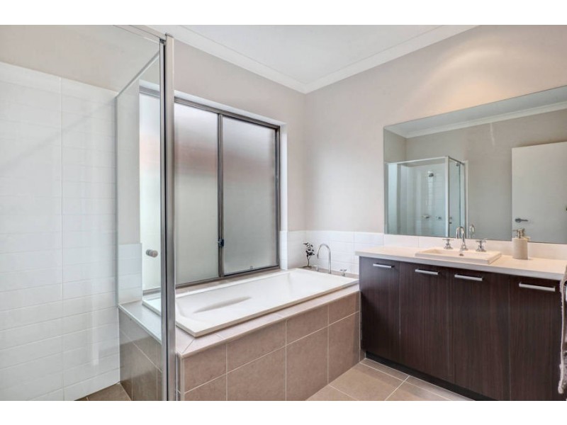 84 Lawson Way, Caroline Springs VIC 3023