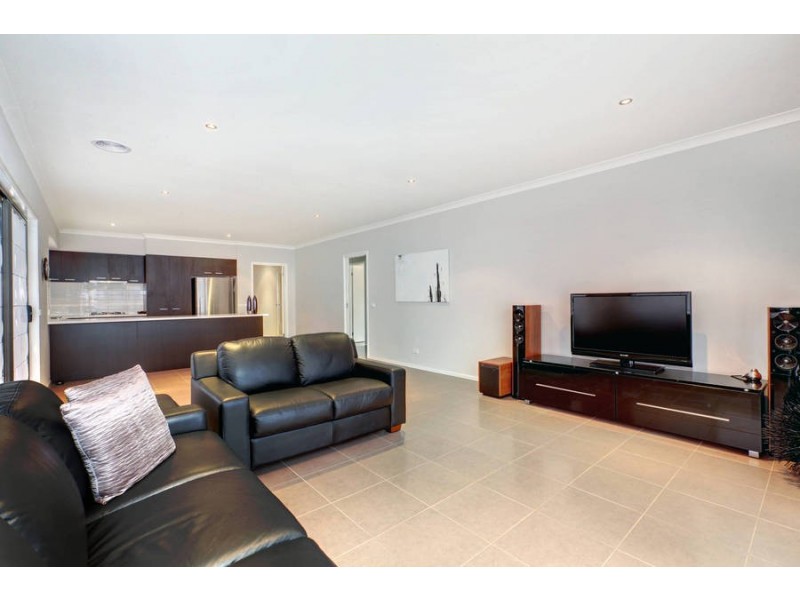 84 Lawson Way, Caroline Springs VIC 3023