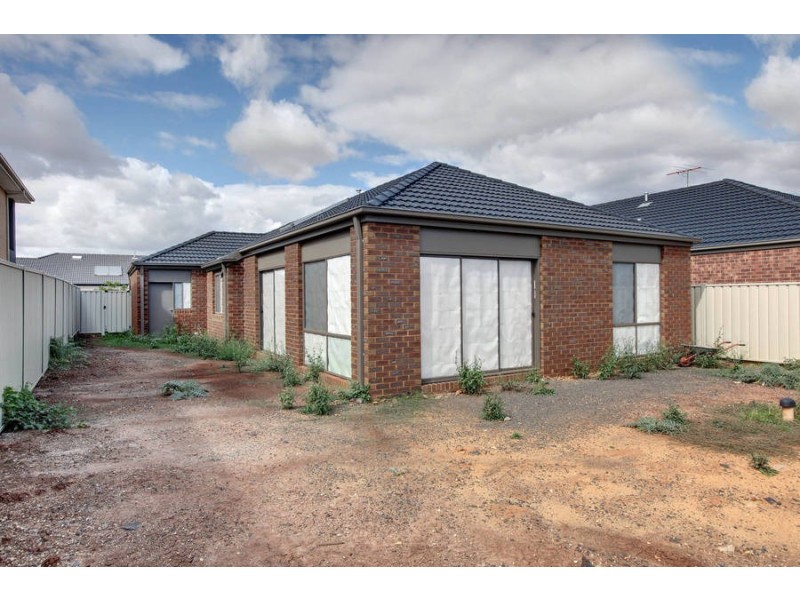 84 Lawson Way, Caroline Springs VIC 3023