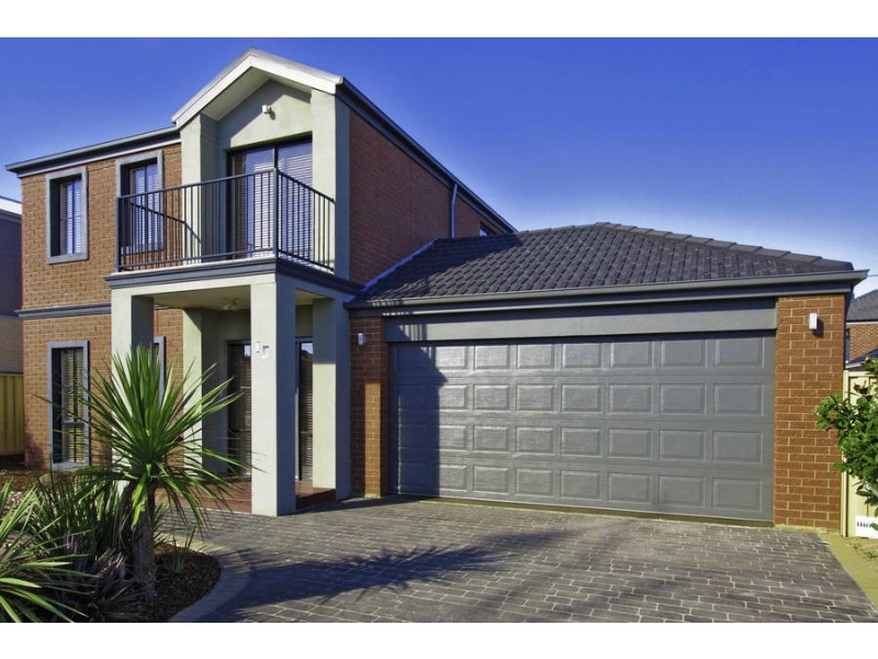 15 Central Parkway, Caroline Springs VIC 3023