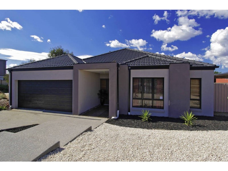 13 Waterside Drive, Burnside Heights VIC 3023