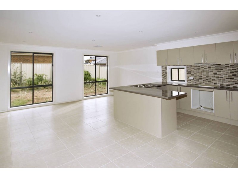 28 Tenterfield Drive, Burnside Heights VIC 3023