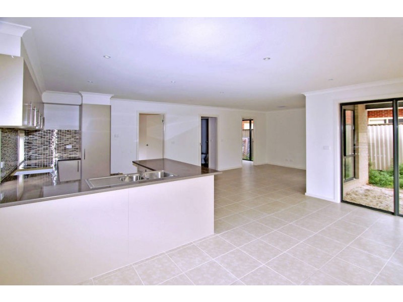 28 Tenterfield Drive, Burnside Heights VIC 3023