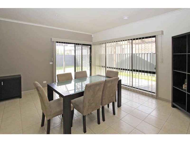 2 Tucker Place, Caroline Springs VIC 3023