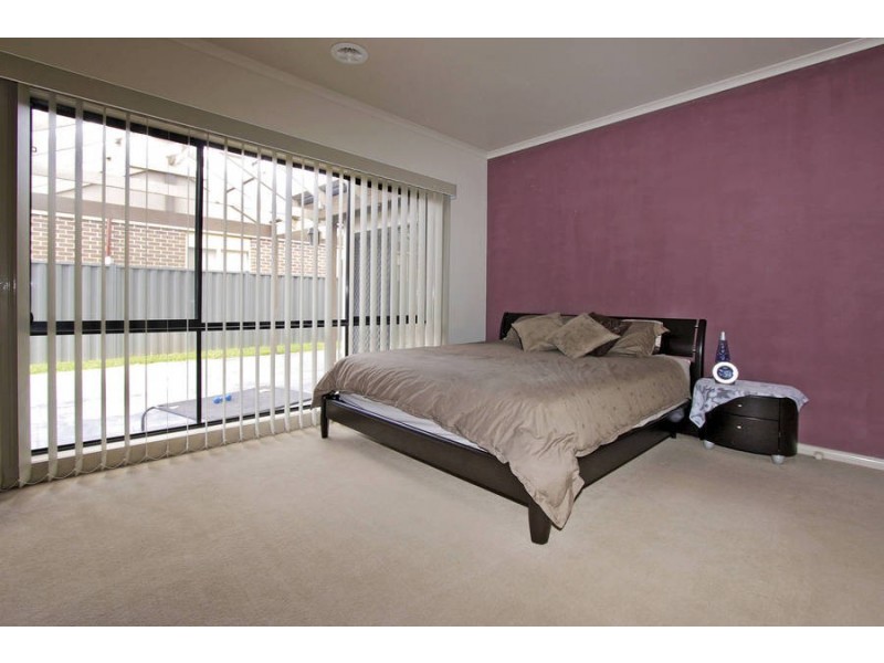 2 Tucker Place, Caroline Springs VIC 3023