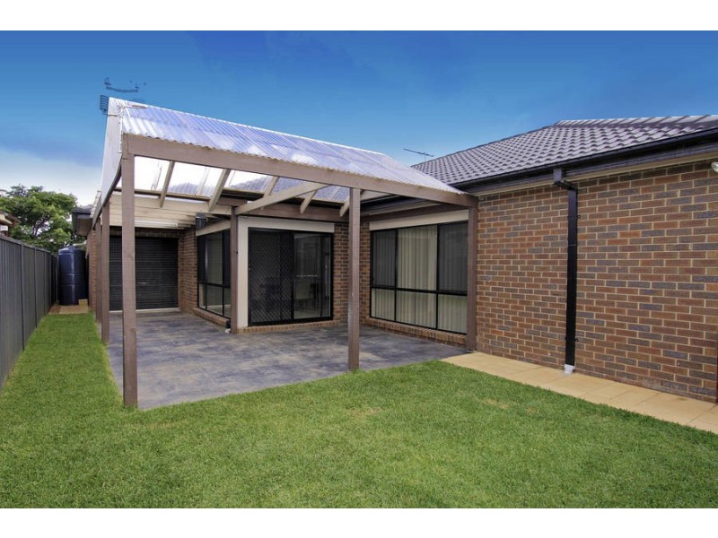 2 Tucker Place, Caroline Springs VIC 3023