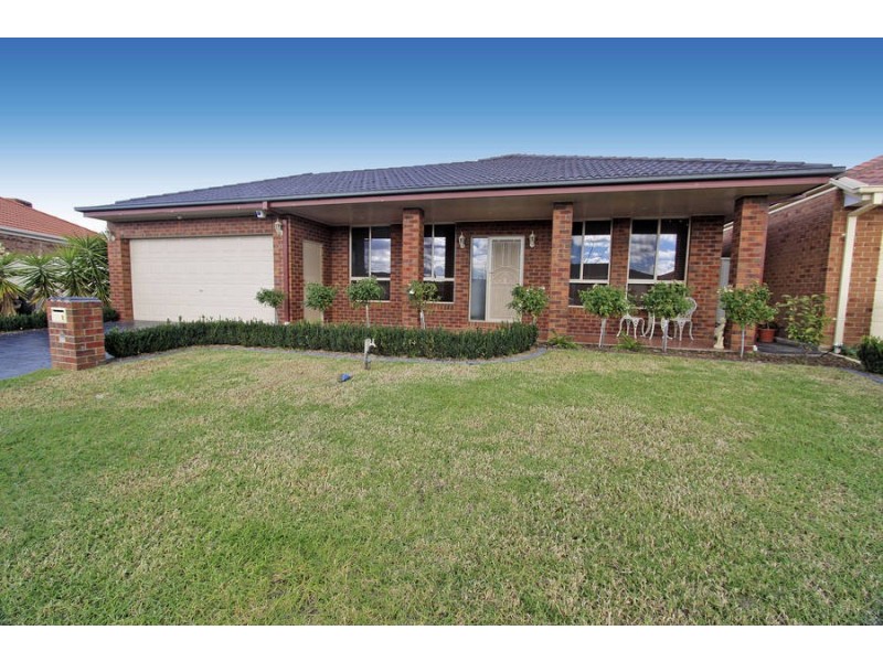 2 Hinchinbrook Close, Caroline Springs VIC 3023