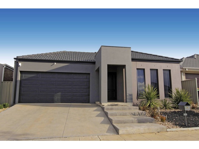 60 Kororoit Approach, Caroline Springs VIC 3023