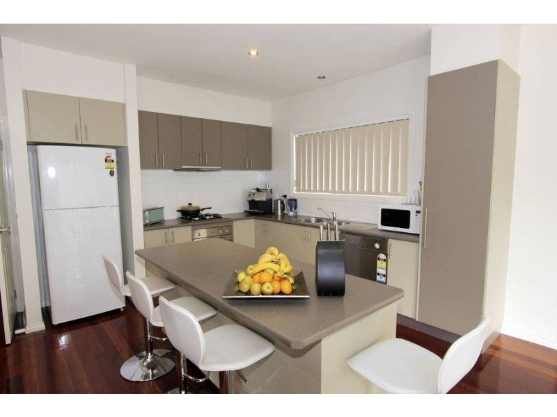 60 Kororoit Approach, Caroline Springs VIC 3023