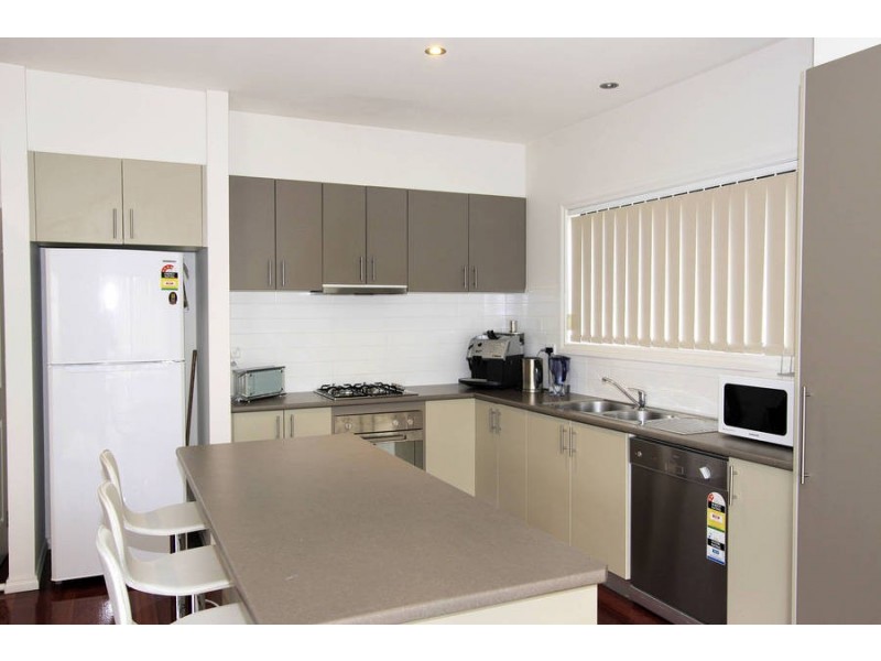 60 Kororoit Approach, Caroline Springs VIC 3023