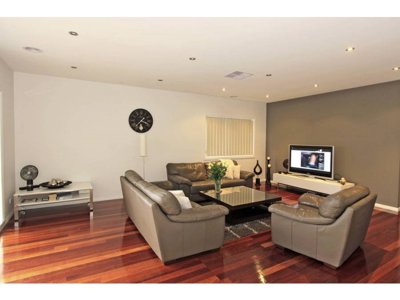 60 Kororoit Approach, Caroline Springs VIC 3023