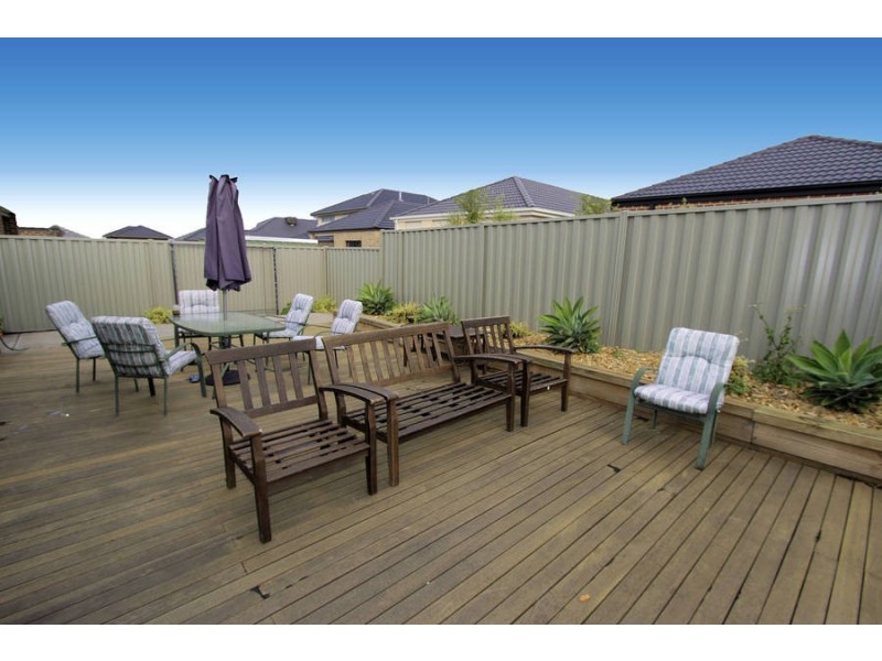 60 Kororoit Approach, Caroline Springs VIC 3023