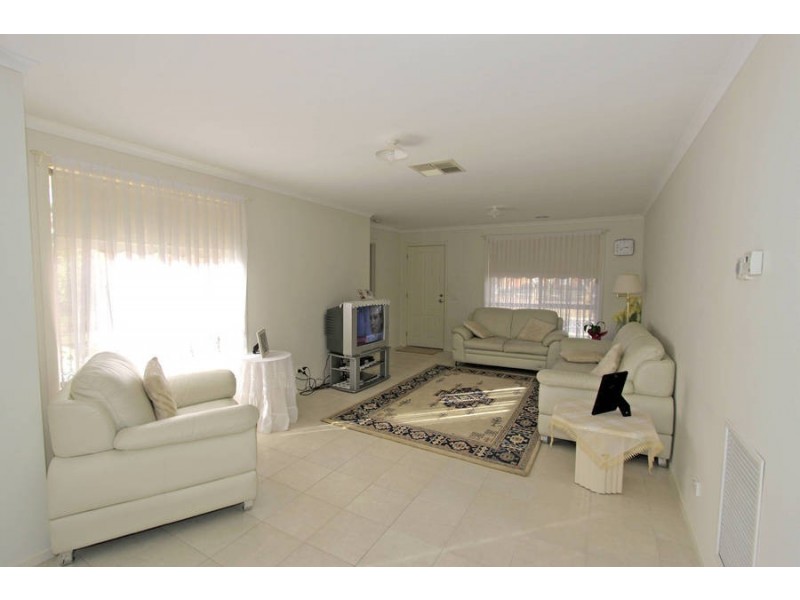5 Sugargum Grove, Cairnlea VIC 3023