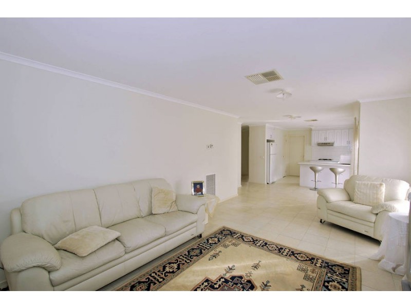 5 Sugargum Grove, Cairnlea VIC 3023