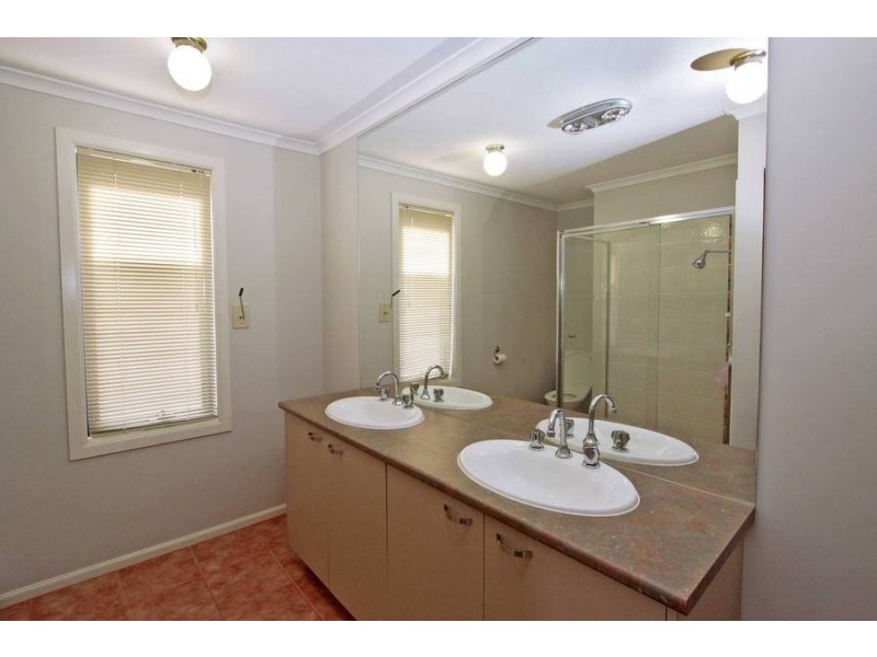 18 Counihan Avenue, Caroline Springs VIC 3023