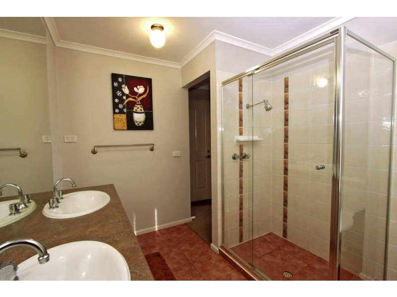 18 Counihan Avenue, Caroline Springs VIC 3023