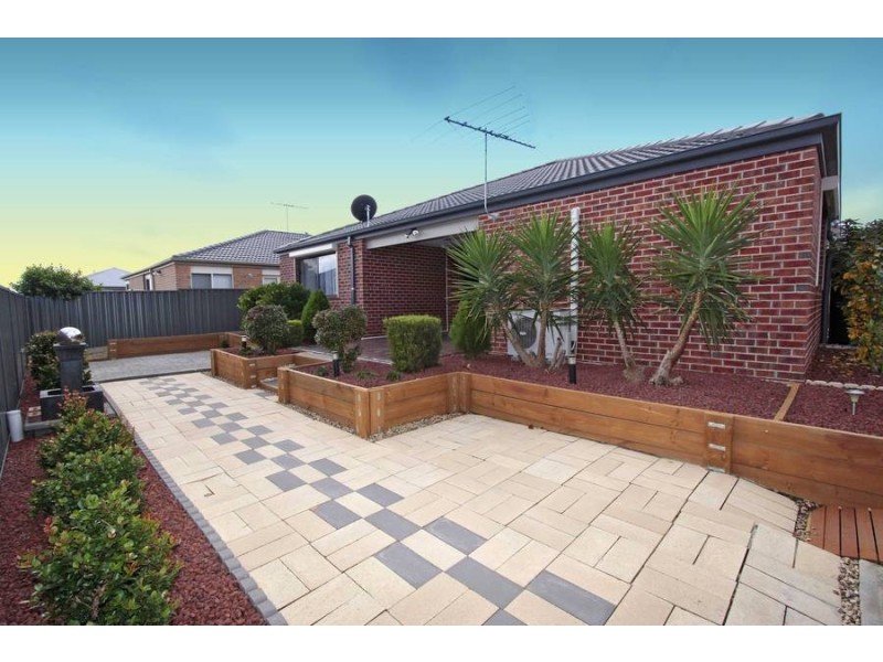 18 Counihan Avenue, Caroline Springs VIC 3023