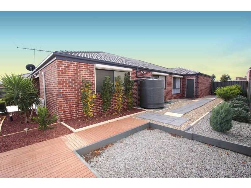 18 Counihan Avenue, Caroline Springs VIC 3023