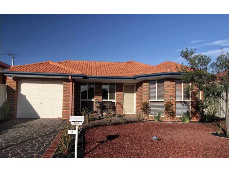 9 Cleland Way, Caroline Springs VIC 3023