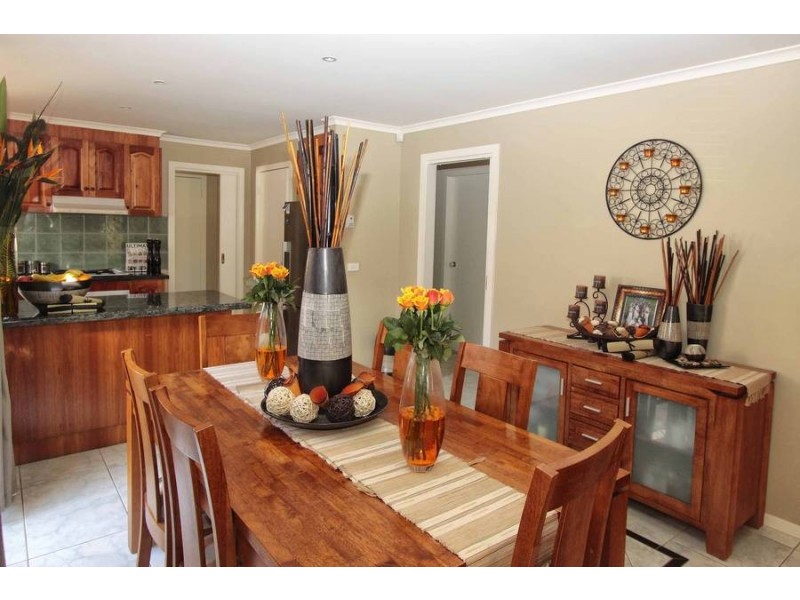 9 Cleland Way, Caroline Springs VIC 3023