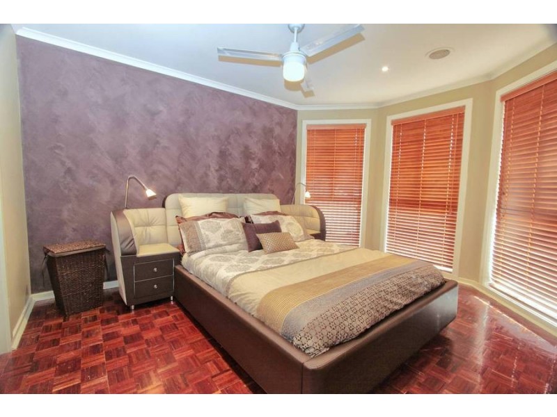 9 Cleland Way, Caroline Springs VIC 3023