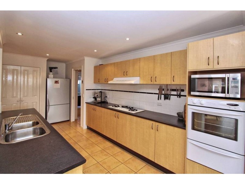 42 Fydler Avenue, Burnside VIC 3023