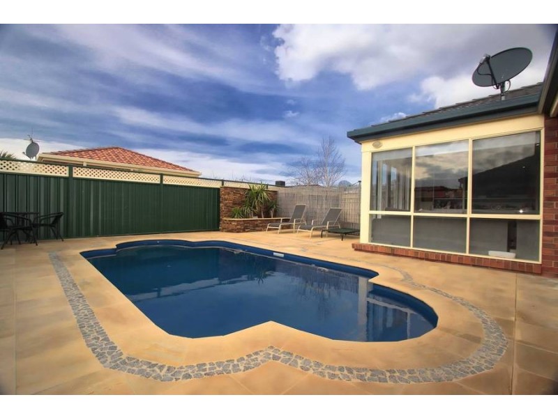 42 Fydler Avenue, Burnside VIC 3023