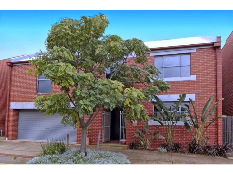 3 Fetcham Lane, Caroline Springs VIC 3023