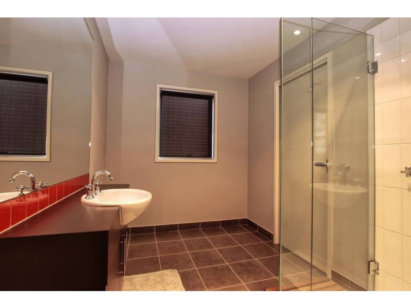 3 Fetcham Lane, Caroline Springs VIC 3023